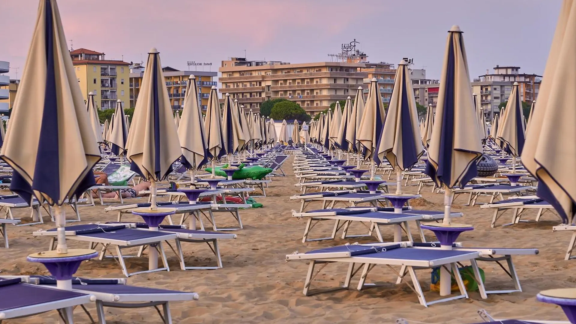 Apartment For 7 With Huge Shared Pool Bibione