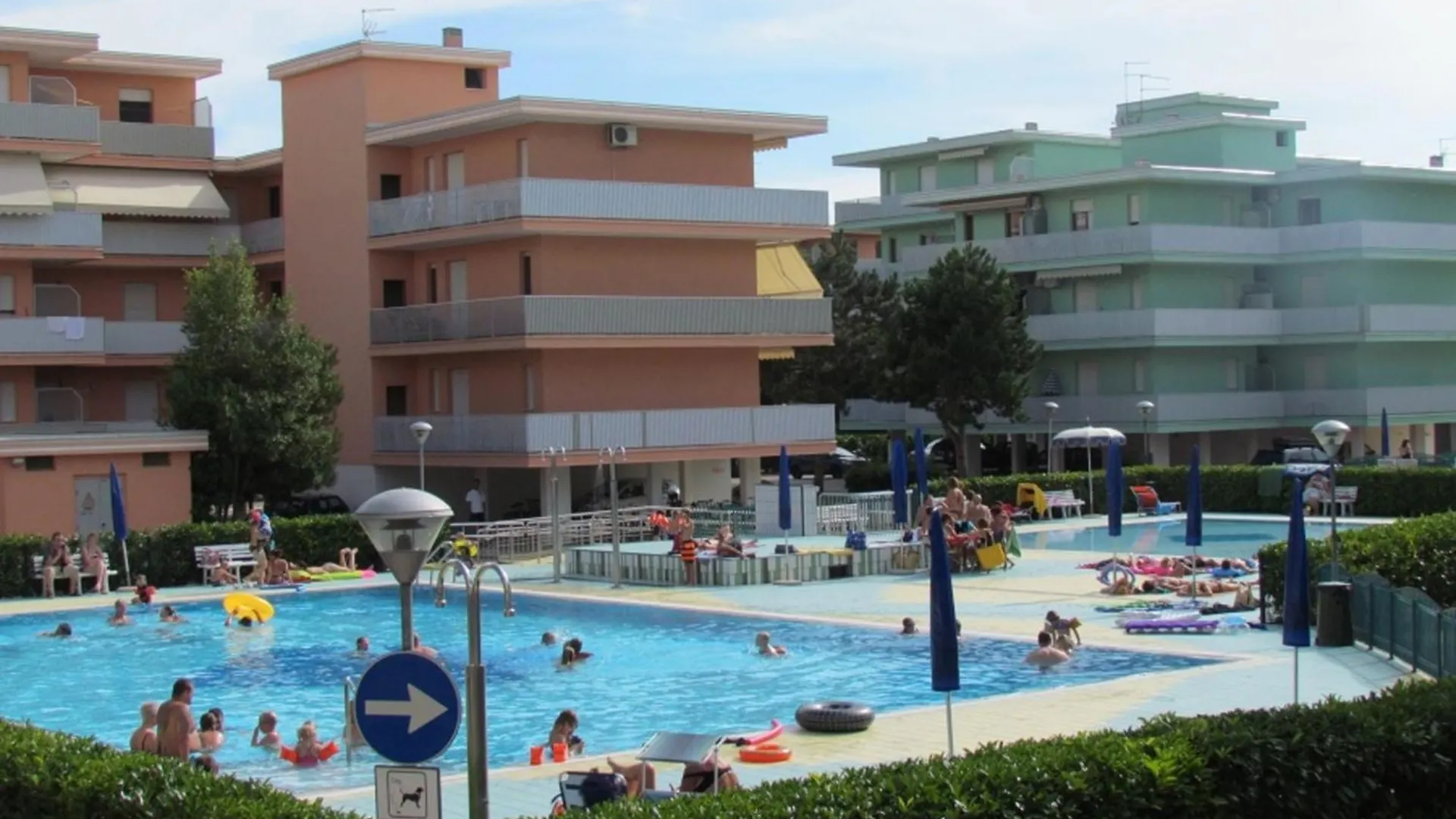 Apartment For 7 With Huge Shared Pool Bibione 0*,