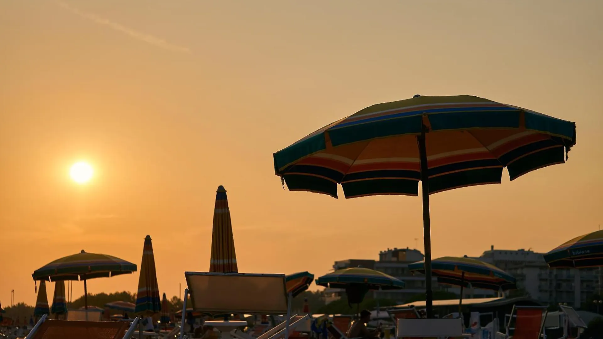 Apartment For 7 With Huge Shared Pool Bibione Italy