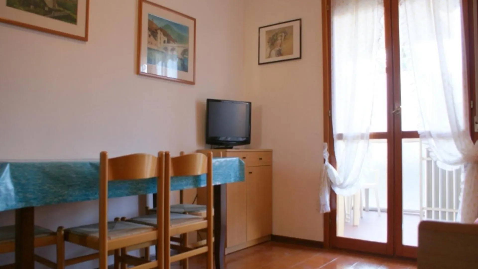 Apartment For 7 With Huge Shared Pool contacts
