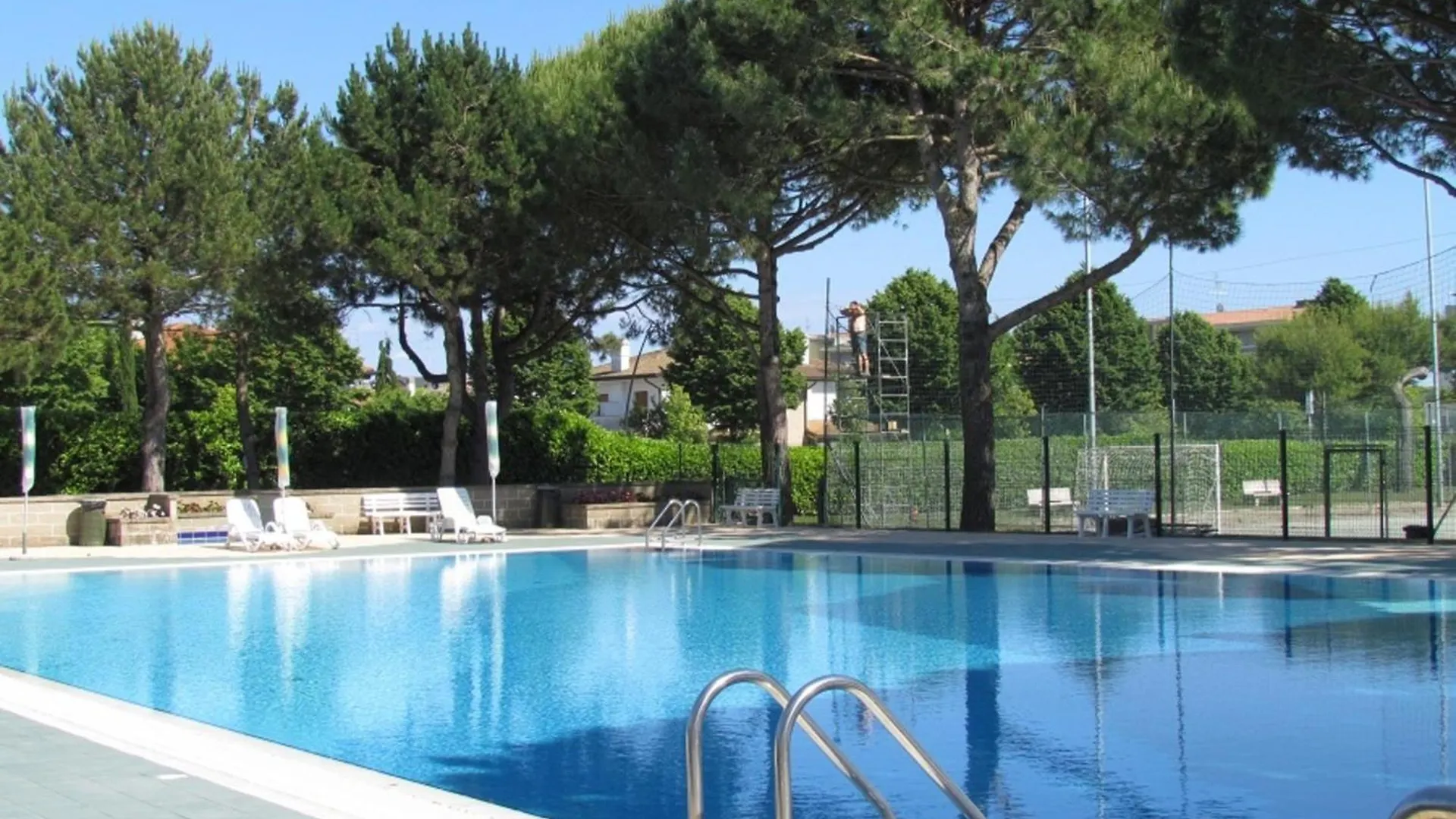 Apartment For 7 With Huge Shared Pool Bibione 0*,