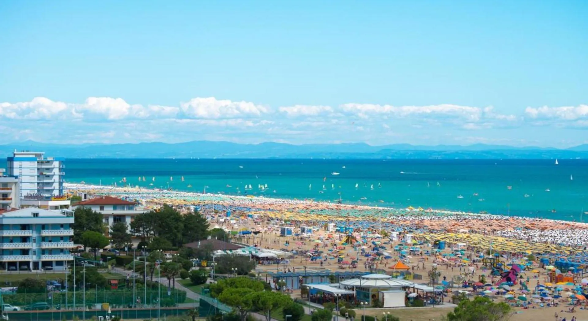 Apartment For 7 With Huge Shared Pool Bibione 0*,